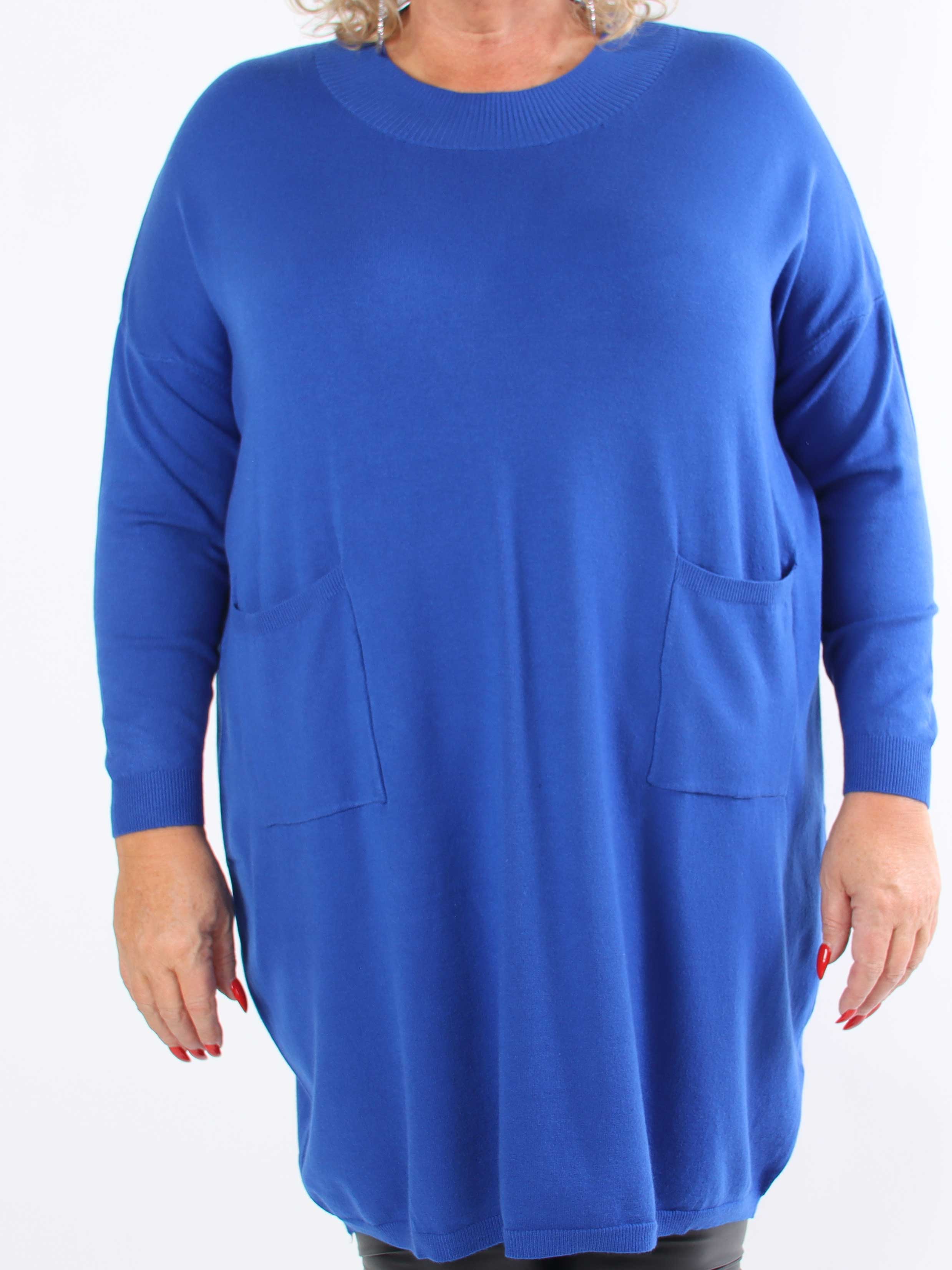 Dima - Mjuk stickad klänning i plus size med fickor